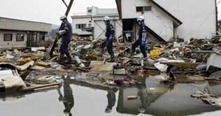 7.1 quake hits Japan a month after countrys worst natural disaster 