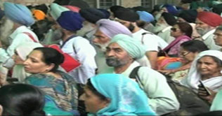 Wagah: 1,000 Sikh yatrees reach Pakistan
