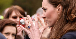 Kate orders to resize her engagement ring