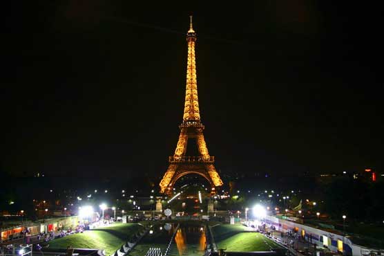 Paris: No plans to cover Eiffel Tower with plants