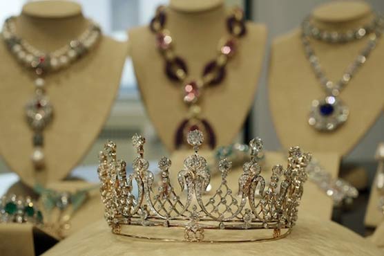 Elizabeth Taylor jewelry goes on view before sale