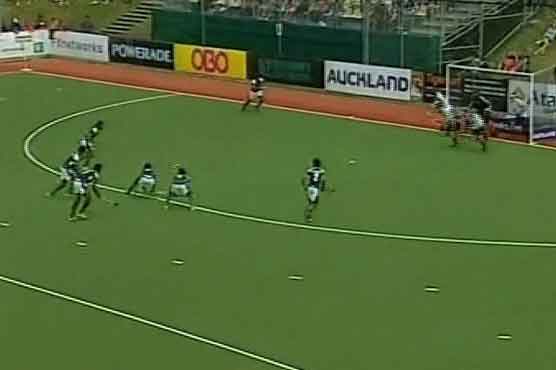 Champions Trophy: England beat Pakistan 2-1