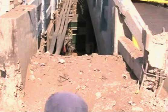 Karachi: 2 injured in a blast in garbage near Kala Pul