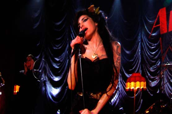 Posthumous Amy Winehouse album leading UK charts