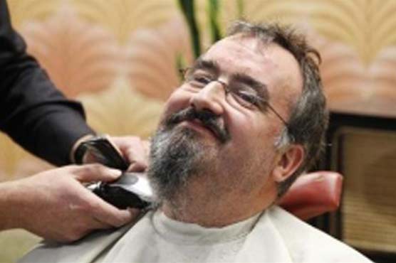 Protester shaves year-old beard with new Belgian government