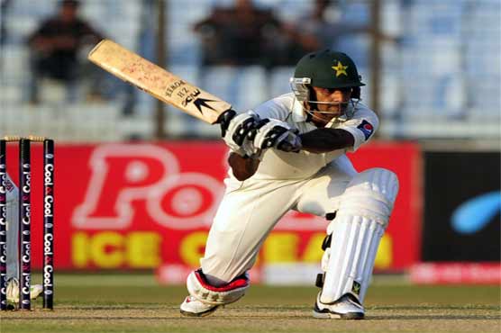 Hafeez, Umar put Pakistan on top