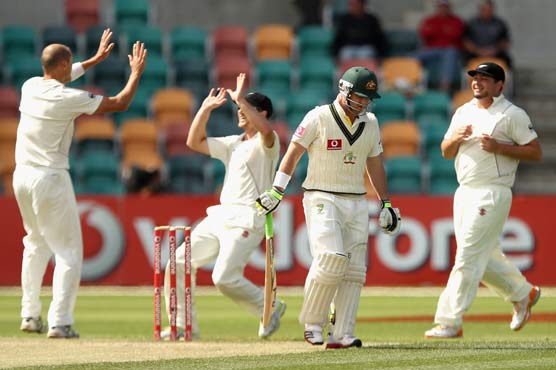 New Zealand stuns Australia with 7-run win