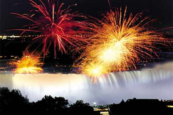 Niagara Falls decorated to greet New Year
