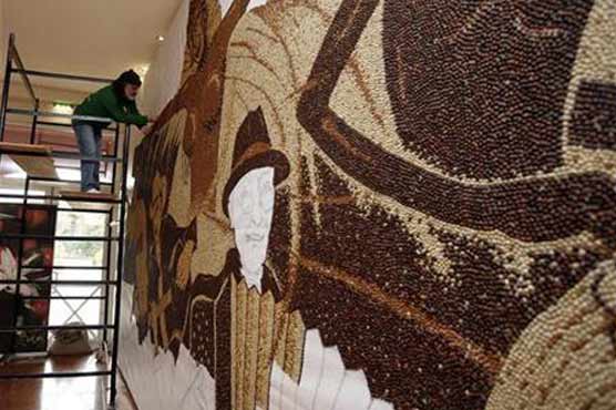 Albanian makes world's largest coffee bean mosaic