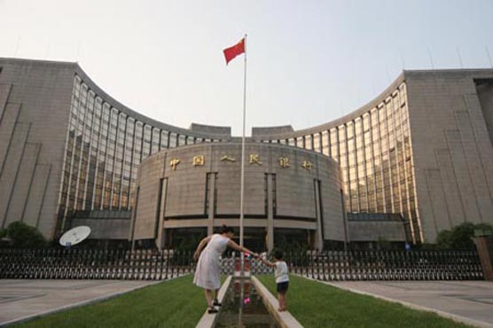 Chinese investors withdraw billions of dollars from banks