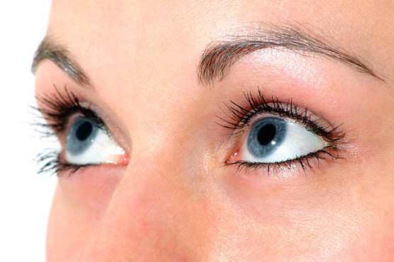Winter affects women's eyes look
