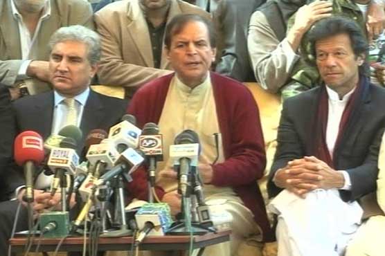 Hashmi joins PTI, terms Imran champion of politics 