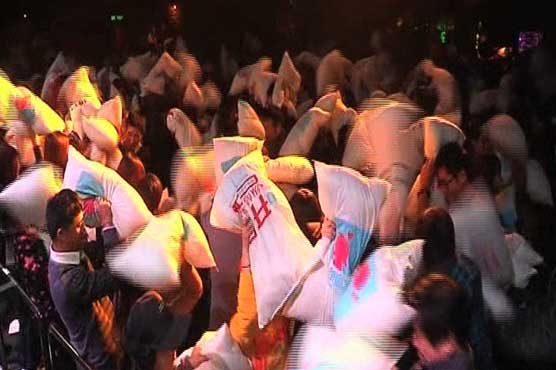 First mass pillow fight breaks out in Beijing