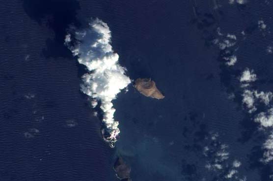 Volcanic eruption causes new island formation in Red Sea