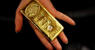 Gold prices  plummet in local, int'l markets