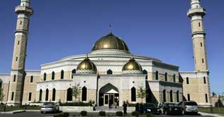 Michigan: Man with explosives arrested outside a big mosque