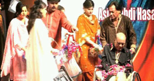 Karachi hosts fundraising evening for Mehdi Hassan