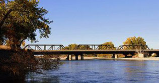 Ruptured pipeline spills oil into US Yellowstone River