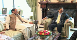 Gilani sees Chaudhrys, vows to win back MQM