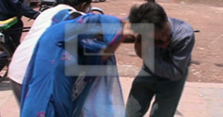 Gujranwala: Girl beats up misbehaving youth