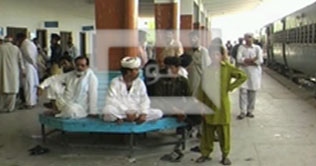 DG Khan: Train stranded at station for 9 hours