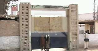 Sukkur: Firing at DIG-prisons house, prisoner killed 