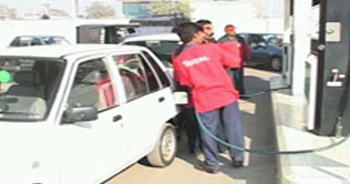 Long queues as CNG stations open in Lahore, other cities