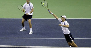 Davis Cup: US beat Spain in doubles match