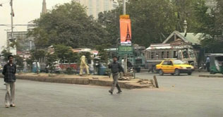 Firing breaks out as brief Karachi lull collapses