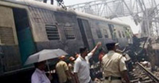 53 killed, over 250 hurt as train derails in India