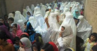 Mianwali: women join protest first time