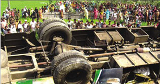 Bdesh: 32 kids die as truck falls in ravine