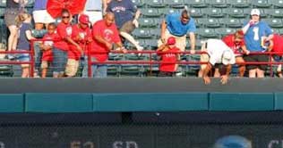 Baseball fan dies trying to catch ball