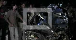 Lahore: Three injured in a road accident 