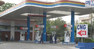 Karachi: CNG suspension creates difficulty for public