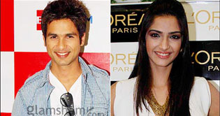 Shahid, Sonam participate in premiere of Mausam