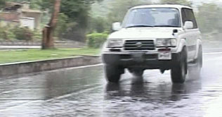 Mid-day drizzle turns Lahore weather pleasant