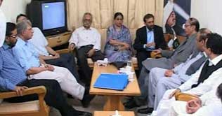 Shujaat meet MQM leadership at nine zero