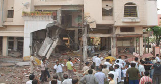 20 killed, over 80 hurt in spate of Mumbai blasts