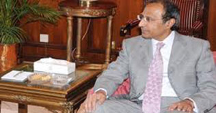 Hafeez briefs PM Gilani on US civilian aid assurance