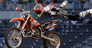 Spain: Riders enthrall spectators with motorcycle stunts