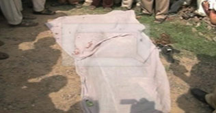 Woman with minor son commits suicide