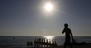 Weather to remain hot in most parts of country during next 24 hours