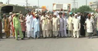 Lahore: Railways pensioners on strike