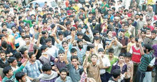 Protest against abduction of woman in IHK