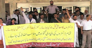 Islamabad: YDA protest at PIMS enters 5th day