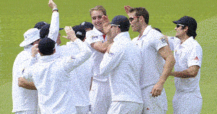 Lords Test tilts in Englands favour