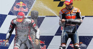 Stoner wins US MotoGP ahead of Lorenzo