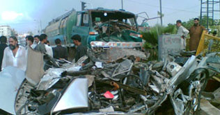 Karachi: Water tank falls on van, 3 killed, 2 injured