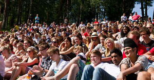 Torch parade for Norway's victims